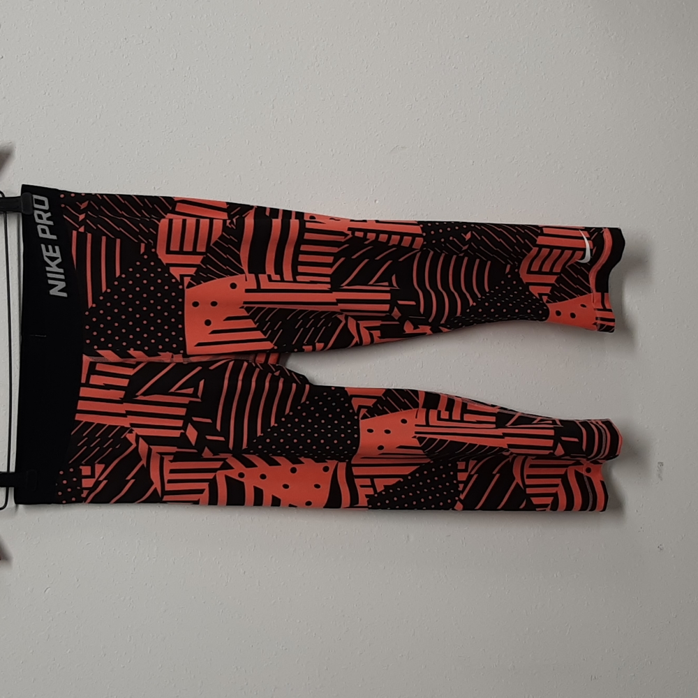 NIKE PRO 3/4 WOMENS SIZE L